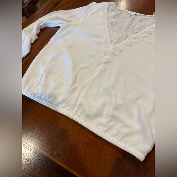 White Lace Blouse, by Express, size S/P - Picture 4 of 9
